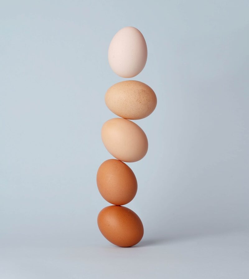 Photo by 青 晨 brown and white eggs